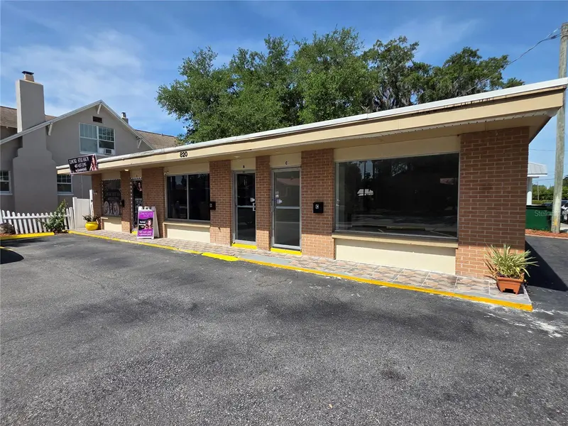 820 N Main St, FL