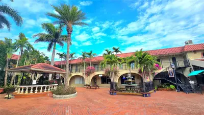 530 Us-41-Byp, FL