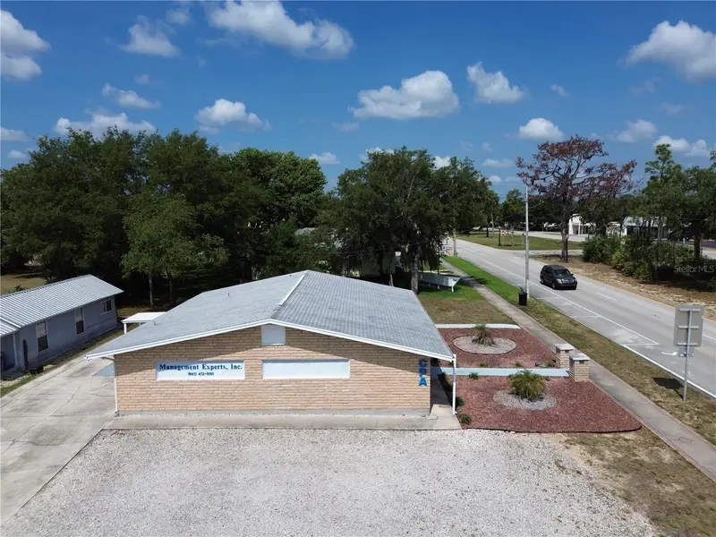 601 W Main St, FL