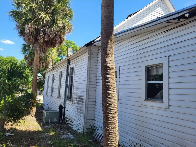 2902 N Albany Ave, FL