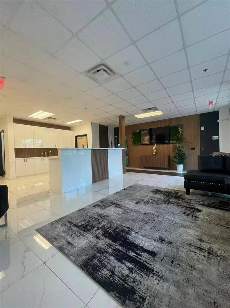 7075 Kingspointe Pkwy #9, FL