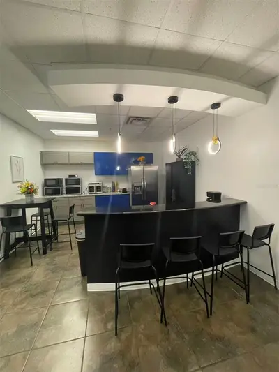 7075 Kingspointe Parkway, FL