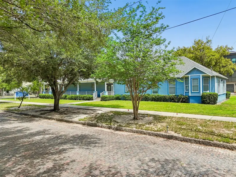 402 E 7th Ave, FL
