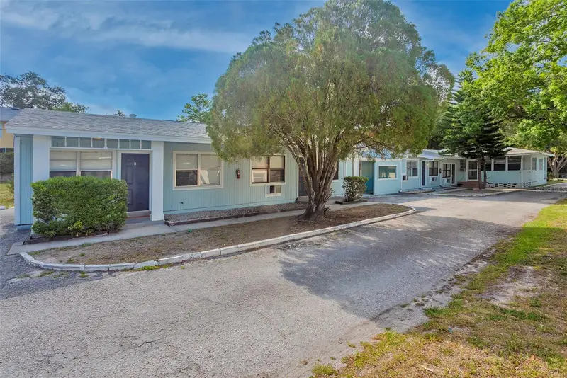 1102 Sunset Point Rd, FL
