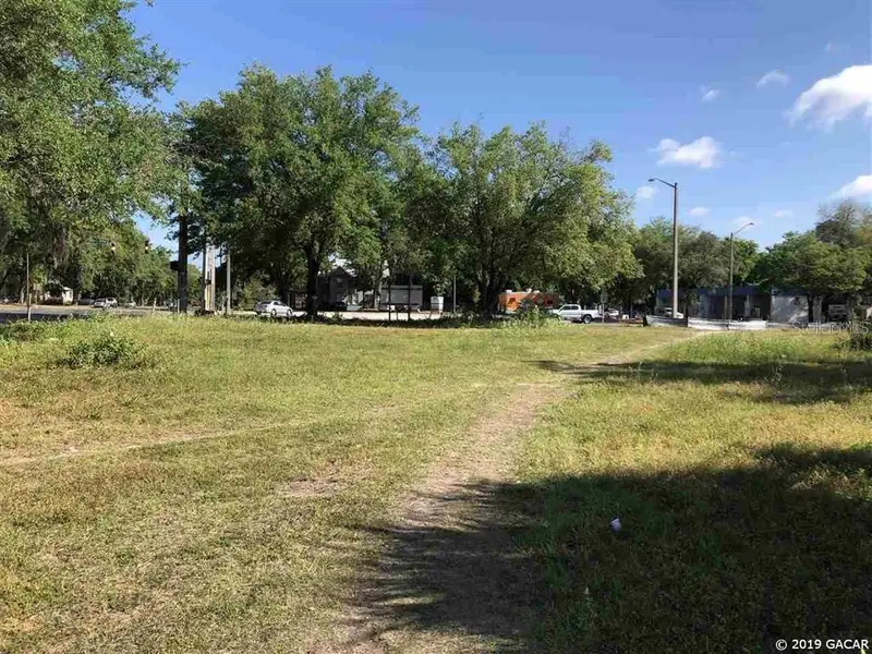 905 E University Ave, FL