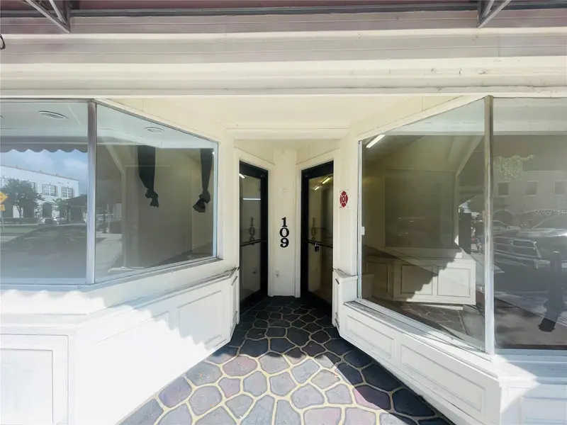 109 Broadway, FL