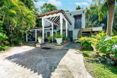 Sr 310 Km 0.8 Las Quebradas , Hacienda Tres Casitas, PR