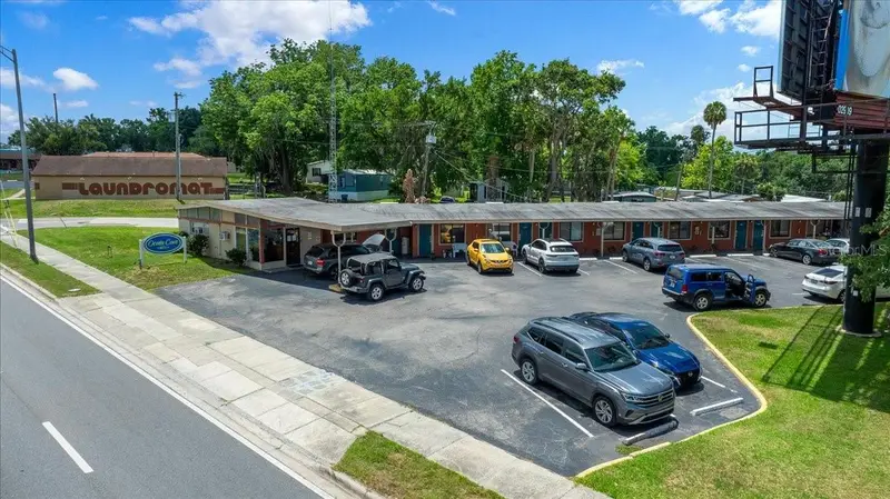 2210 S Pine Ave, FL