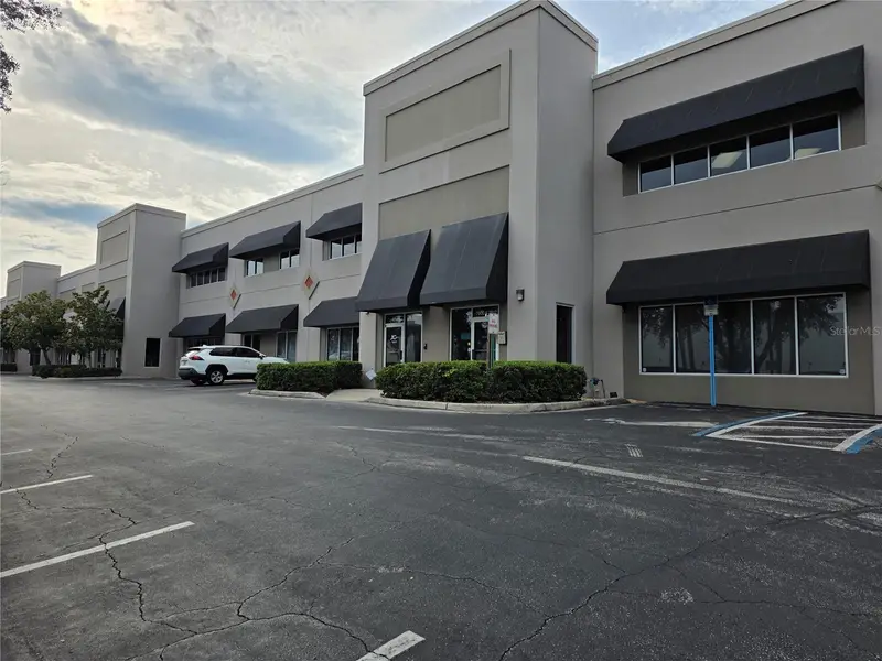 7802 Kingspointe Pkwy #202, FL