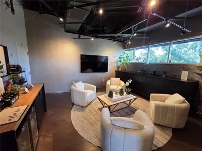 7802 Kingspointe Parkway, FL
