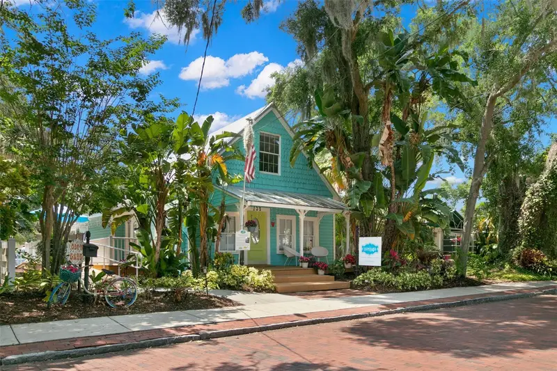 135 4th Ave N, FL