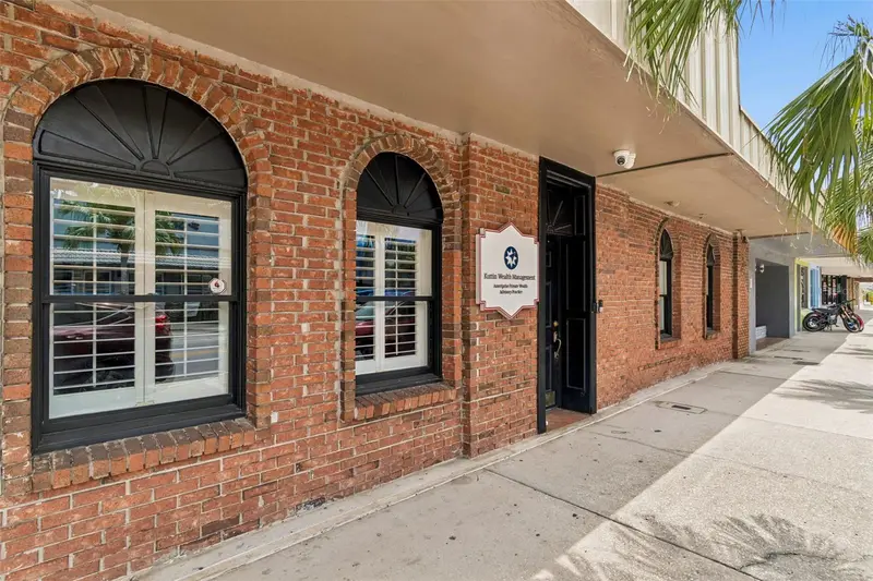 5701 Main St, FL