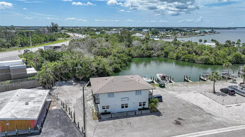 1261 Beach Rd, FL