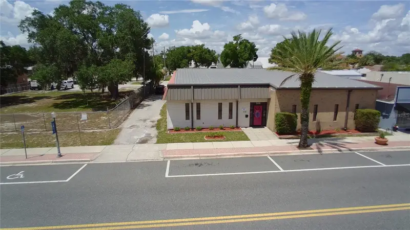 208 Lake Avenue, FL