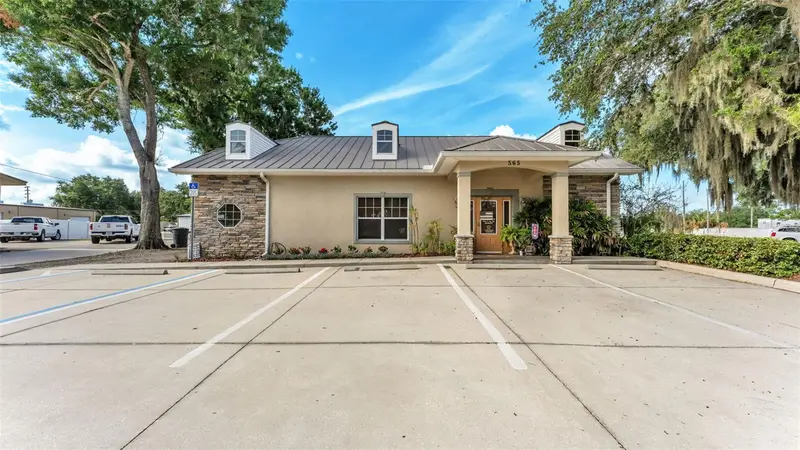 565 W Main St, FL