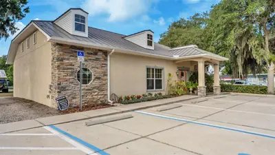 565 Main Street, FL