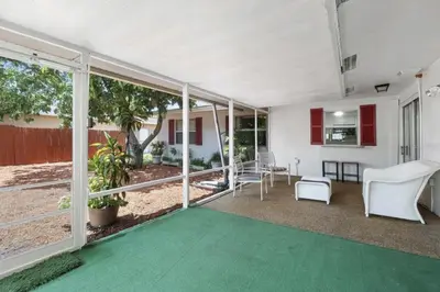 717 Lindell Boulevard, FL