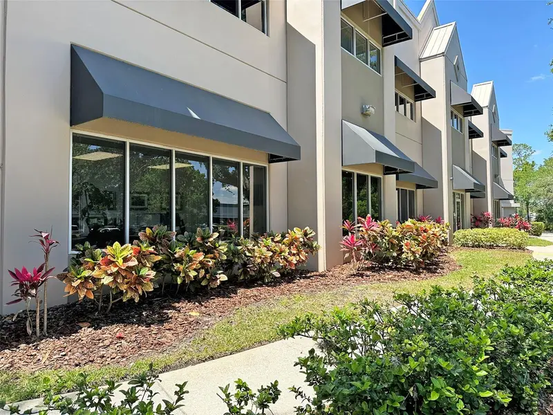 7800 Kingspointe Pkwy #102, FL