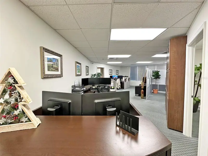 7800 Kingspointe Pkwy #102, FL