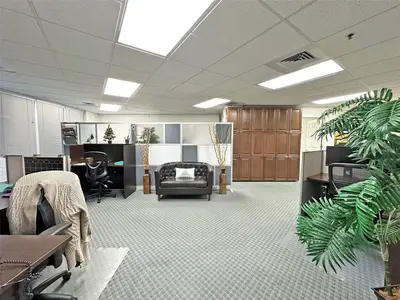 7800 Kingspointe Parkway, FL