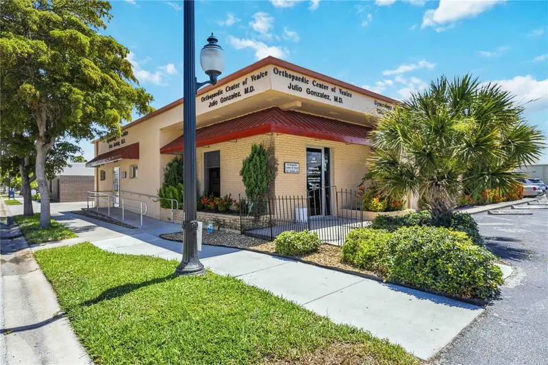 241 Nokomis Ave S, FL