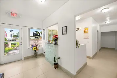 2081 Tamiami Trail, FL