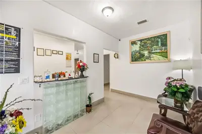 2081 Tamiami Trail, FL
