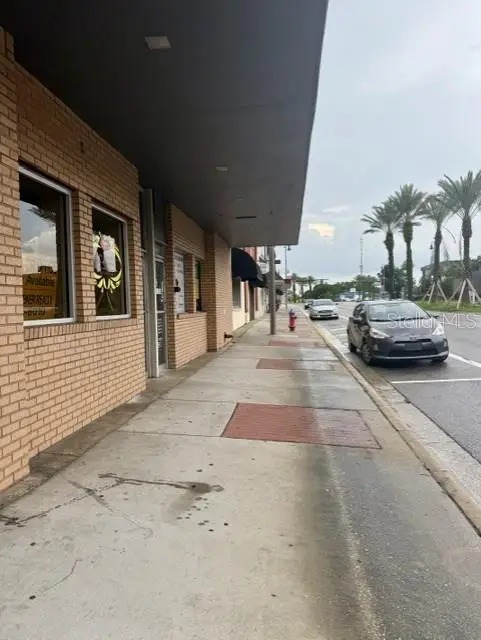 54 E Main St, FL