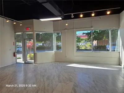 7901 Kingspointe Parkway, FL