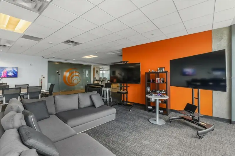 189 S Orange Ave #1950s, FL