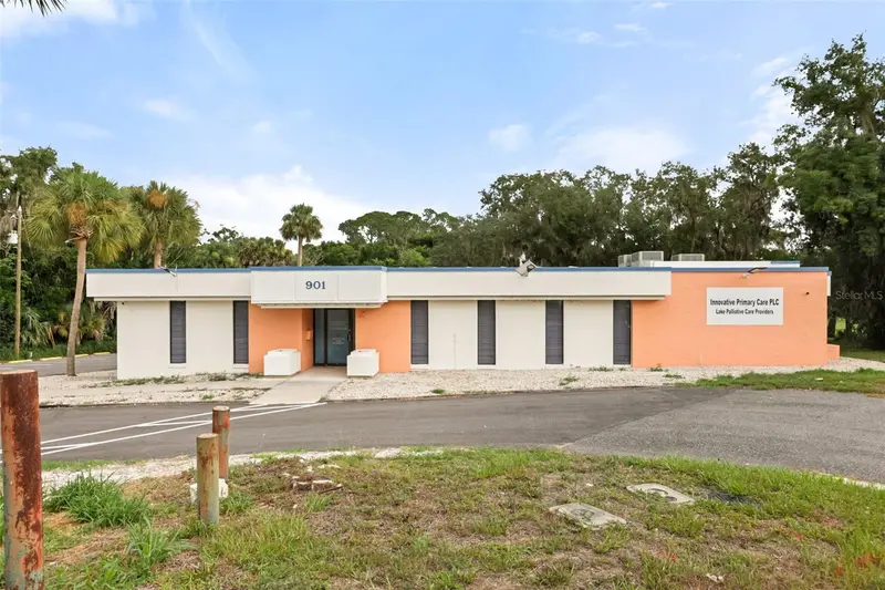 901 N Grove St, FL
