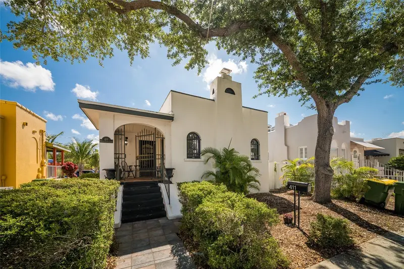 411 Burns Court, FL