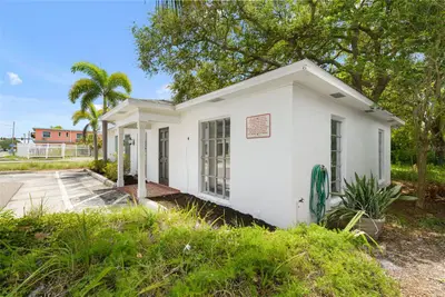1455 Court Street, FL
