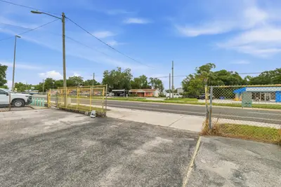 7113 Causeway Boulevard, FL
