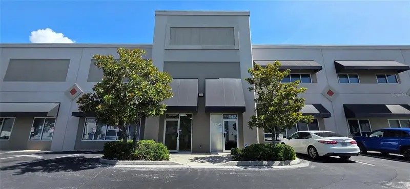 7810 Kingspointe Pkwy #4, FL