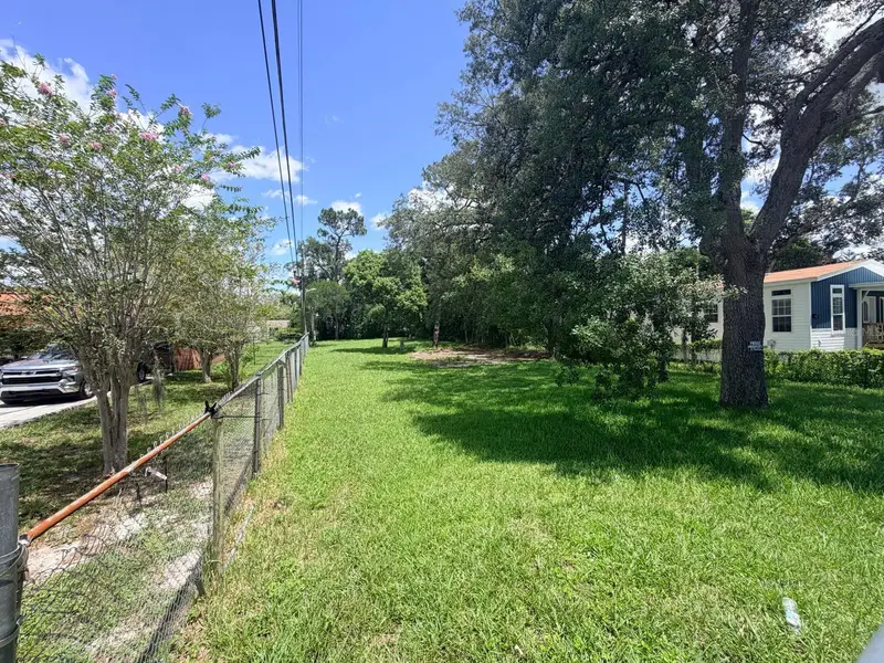 1329 Lake Dr, FL
