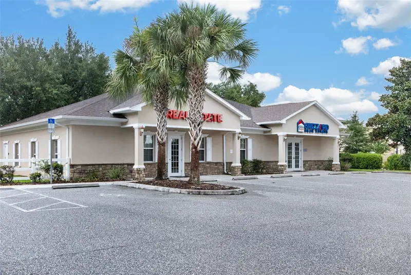 842 Highway 466, FL