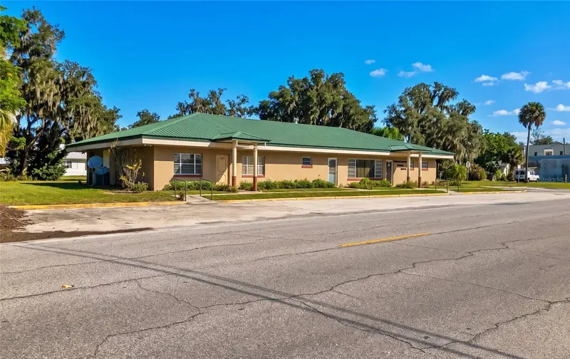302 W Main St, FL