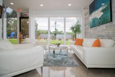 400 Mills Avenue, FL