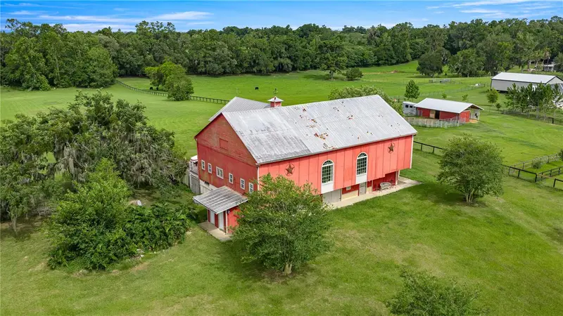 13939 N Us Highway 441 #(Red Barn ), FL