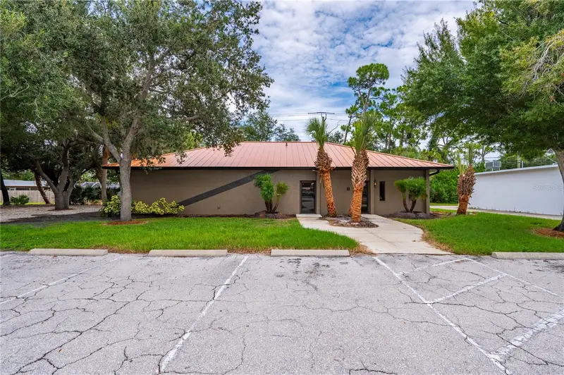 2716 Tamiami Trl, FL