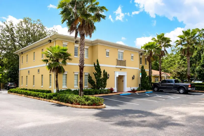 467 Lake Howell Rd #206, FL