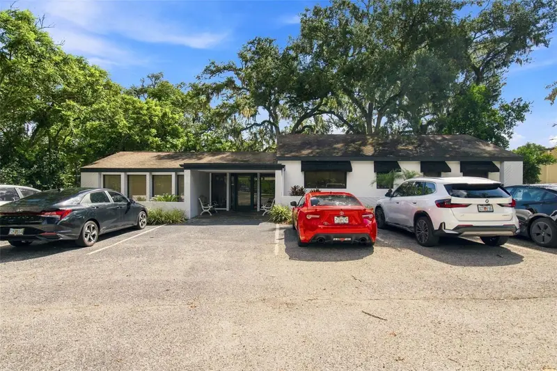 223 Lithia Pinecrest Rd, FL
