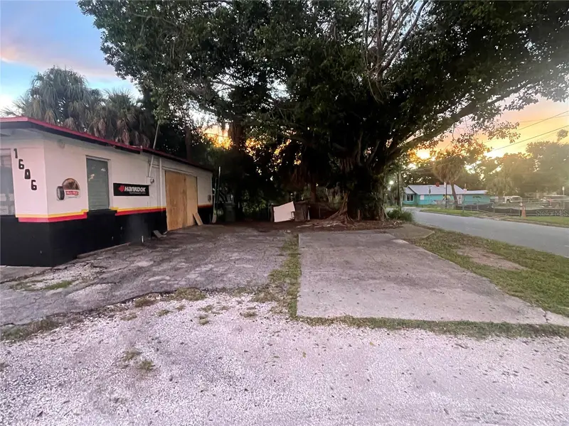 1606 9th St W, FL