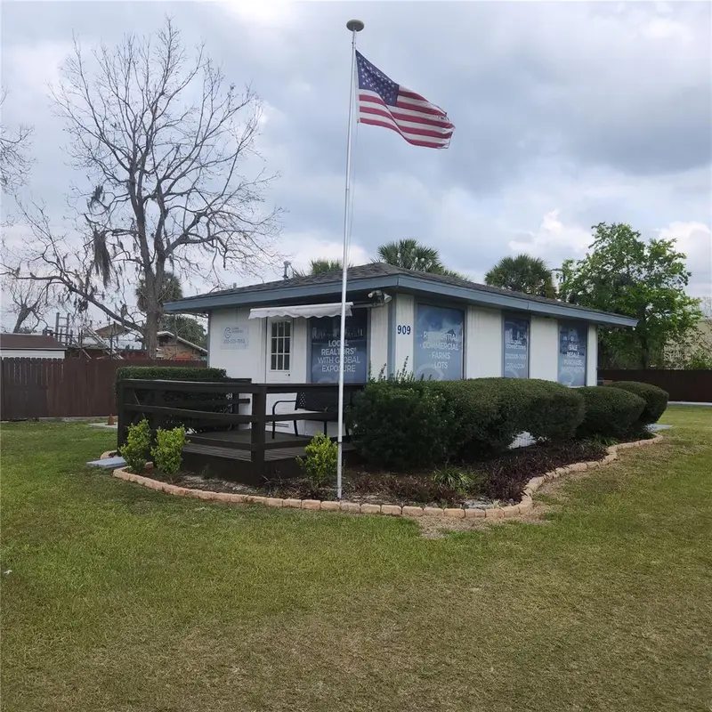 909 Sw 10th Hwy 200 St, FL