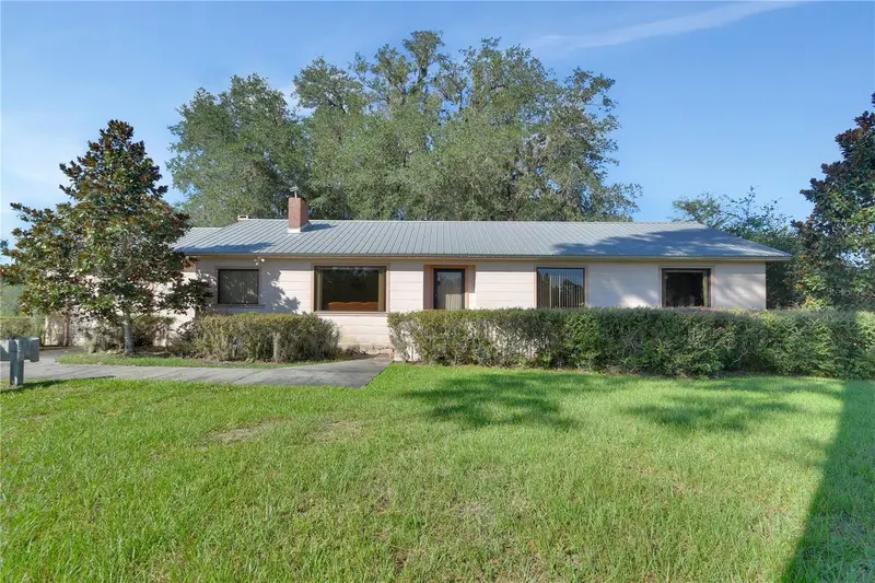 402 N Center St, FL